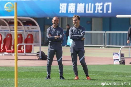 现在他们需要讨论一份新的合同，俱乐部表示他在目前的表现下不能得到更多。